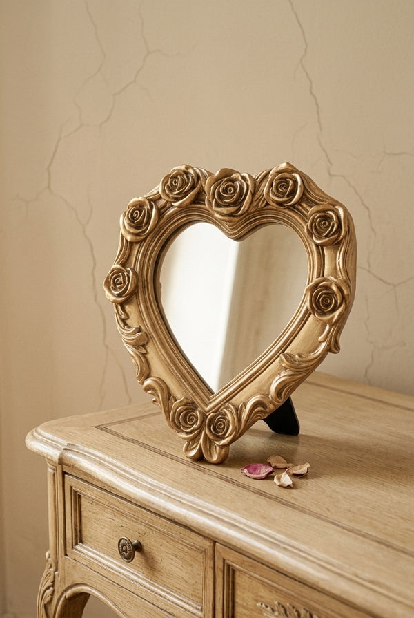 Miroir cœur roses sculptées · 14×13,8 cm