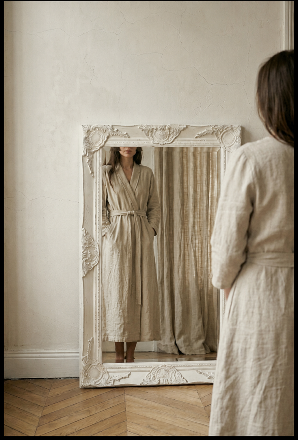 Grand miroir baroque, blanc patiné 50×80 cm. Photo 4 sur 7.