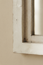 Miroir fenêtre cintrée, 25×45 cm. Détail du cadre en gros plan.
