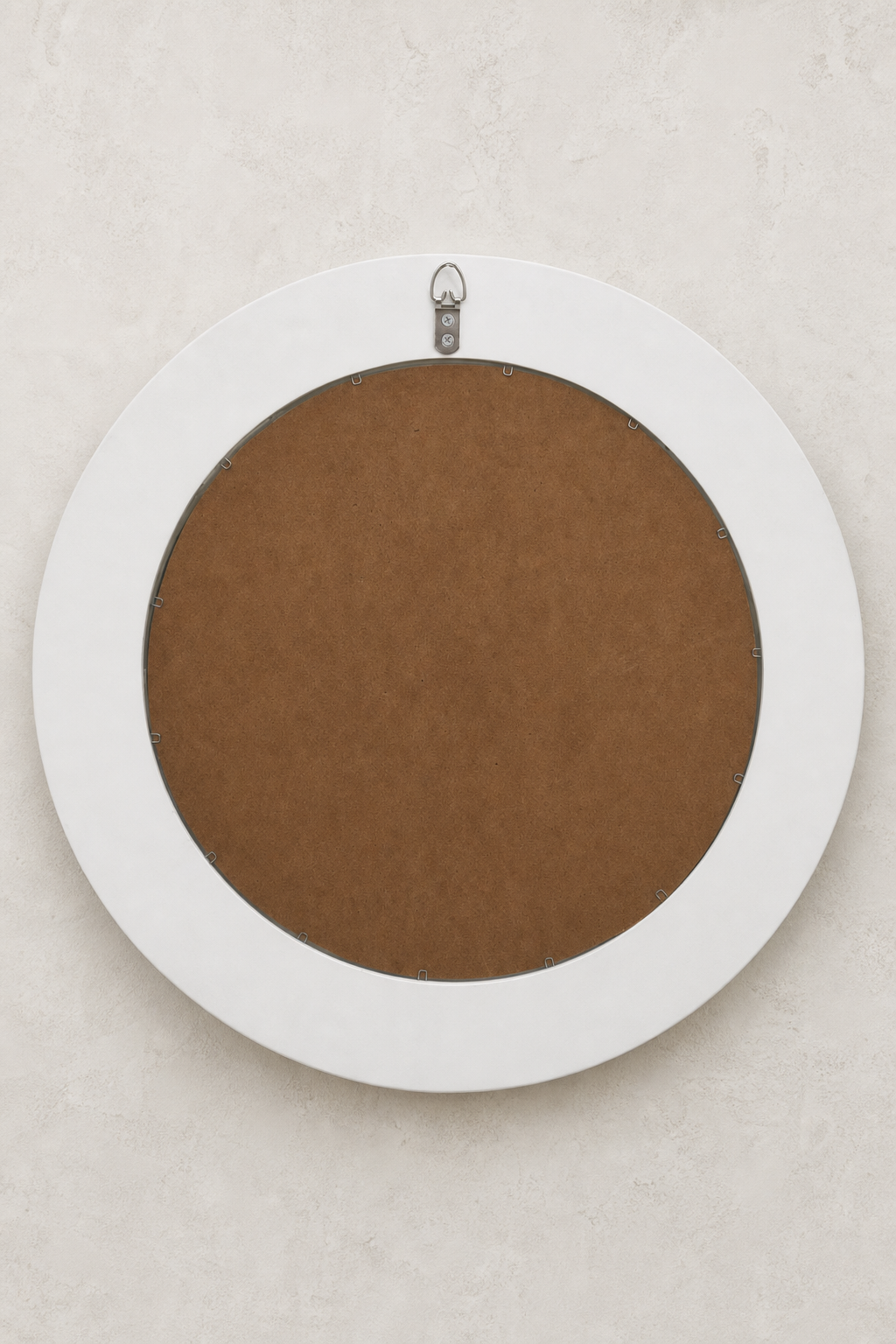 Miroir rond baroque, ⌀50 cm. Vu de l'arrière ou en cours d'installation.