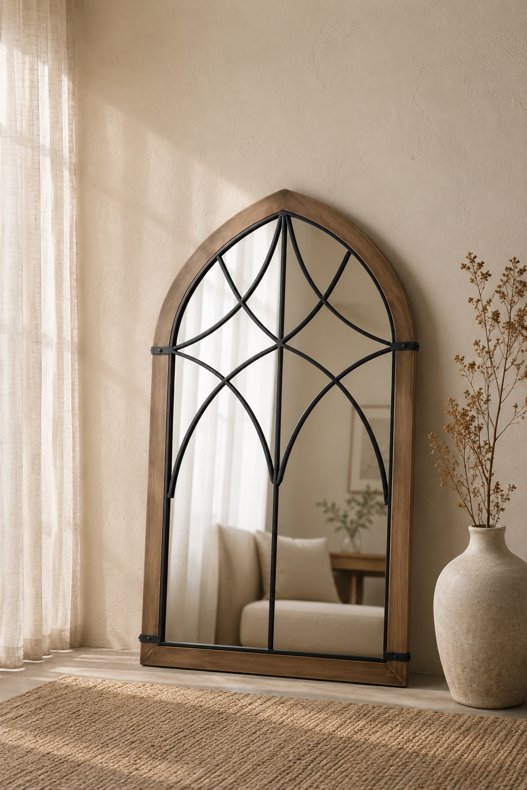 Miroir arche cathédrale, bois et ferronnerie noire, Marron bois et noir, ferronnerie ajourée en étoile. Vue d'ensemble.