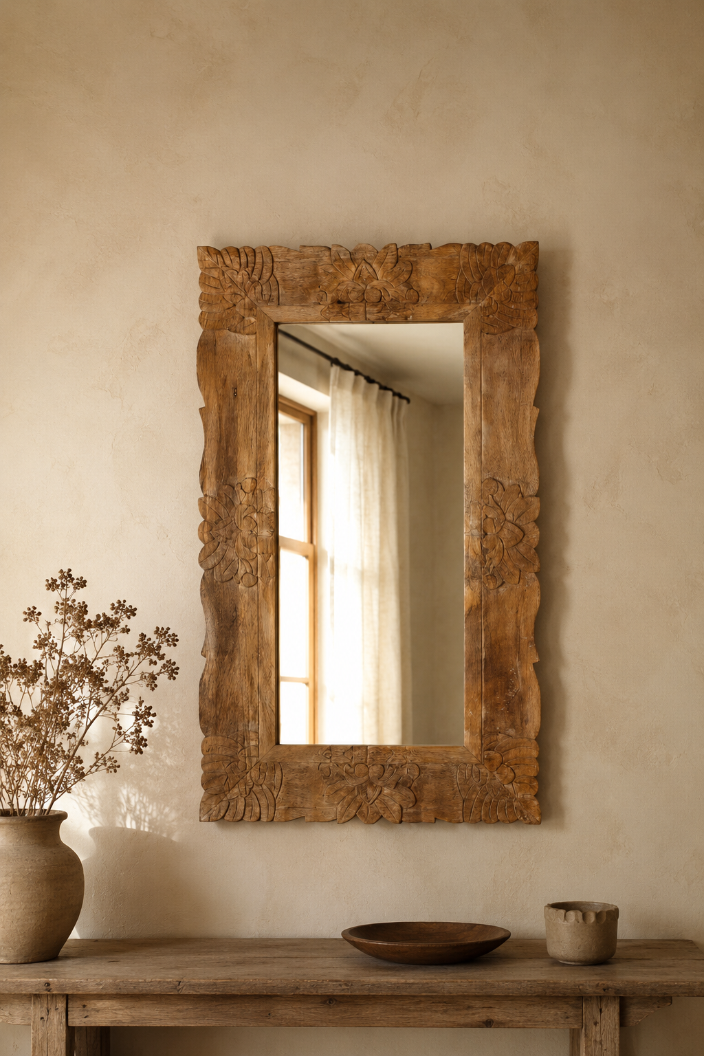 Miroir sculpté floral en bois de manguier 50x80 cm, Brut naturel, motif floral sculpté. Vue d'ensemble.