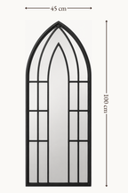 Photo pleine cadre de l'arche à triple pointe noire sur fond uni, pour référence des dimensions