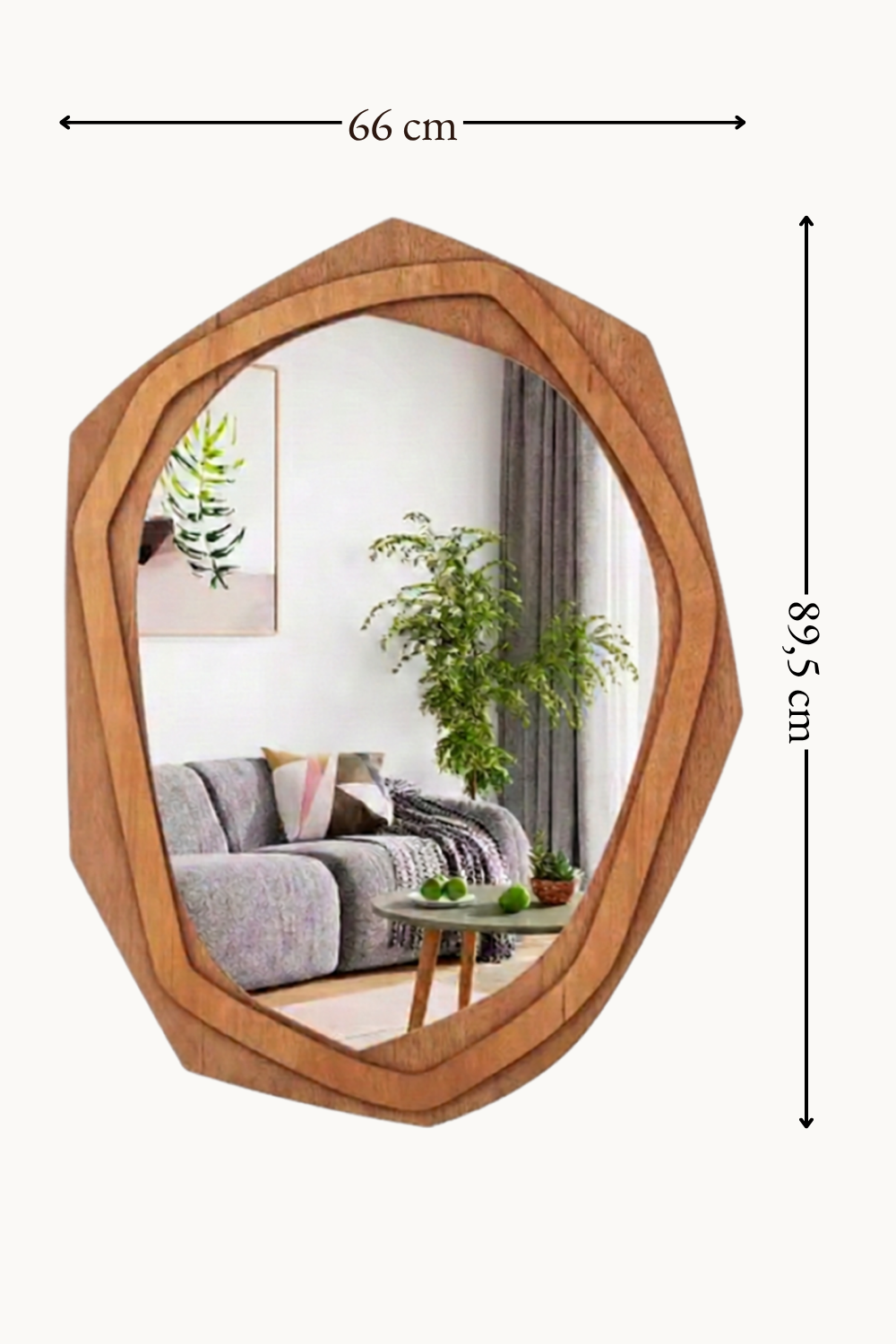 Miroir octogonal irrégulier en bois naturel 89,5x66 cm, Bois naturel clair, silhouette octogonale irrégulière. Installé dans un intérieur habité.