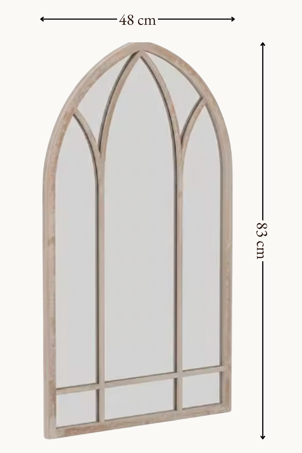 Miroir fenêtre gothique, bois patiné gris rustique 83 x 48 cm, Patine grise rustique, effet blanchi. Installé dans un intérieur habité.