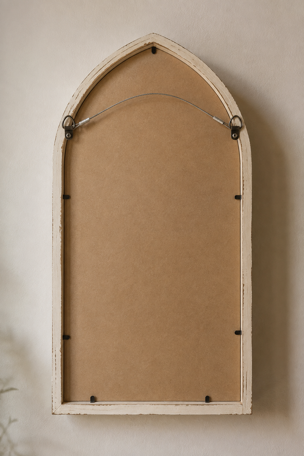 Miroir fenêtre blanc vintage, 40×80 cm. Vu de l'arrière ou en cours d'installation.
